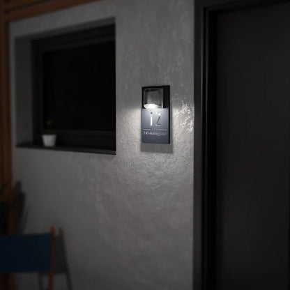 Klynero HausLume – Personalisiertes Hausnummernschild mit Solarlicht
